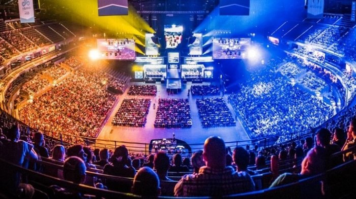 Esports 2025: Tahun Paling Panas! Indonesia Menggebrak Dunia, Drama Transfer Memanas, dan AI Masuk Arena Kompetitif